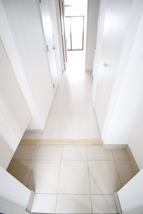 物件内観写真13　(玄関)