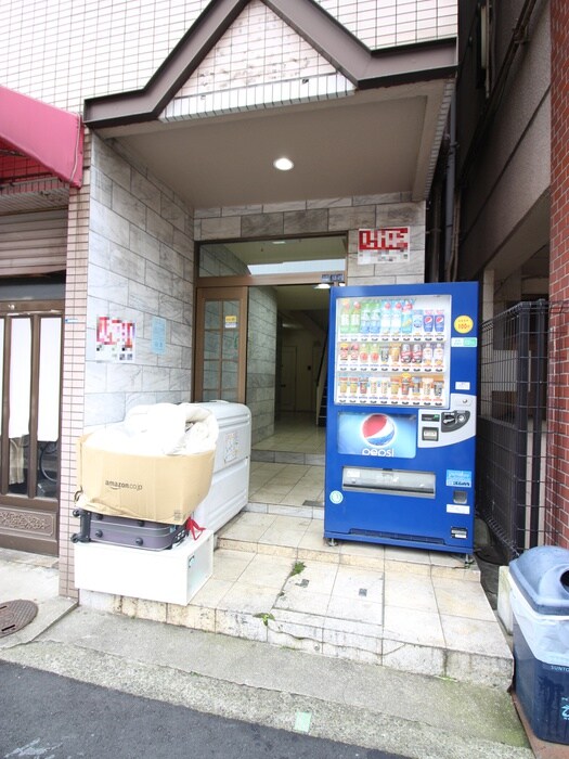 物件外観写真2　(エントランス部分)