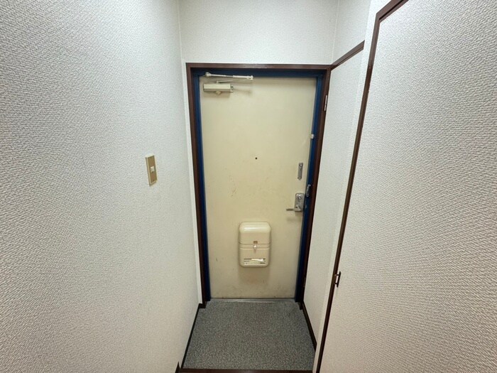 物件内観写真13　(玄関)