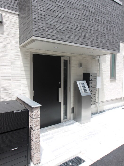 物件外観写真2　(エントランス部分)