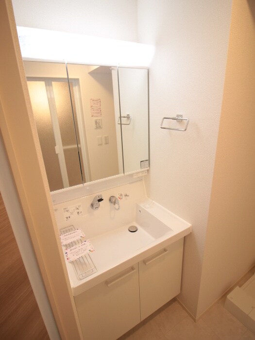 物件内観写真9　(洗面)