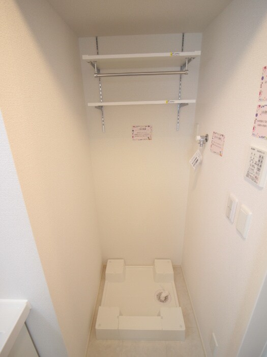 物件内観写真12　(洗濯機置場)