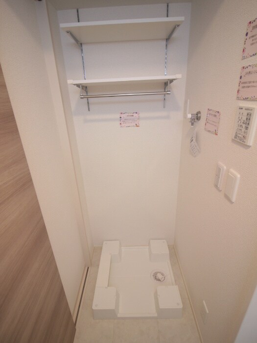 物件内観写真15　(洗濯機置場)