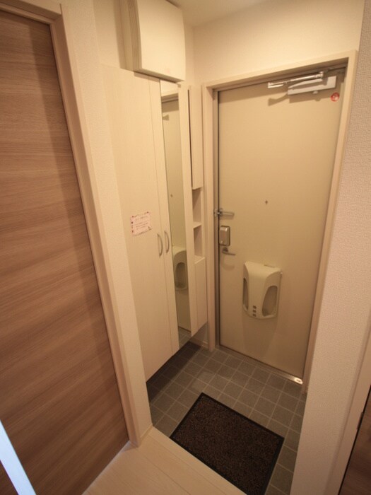 物件内観写真18　(玄関)