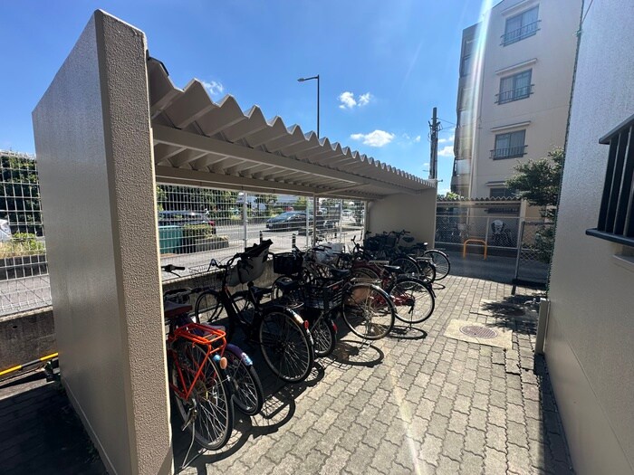 物件外観写真5　(駐輪場)