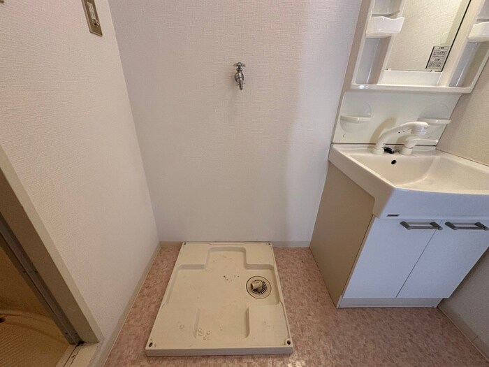 物件内観写真10　(洗濯機置場)