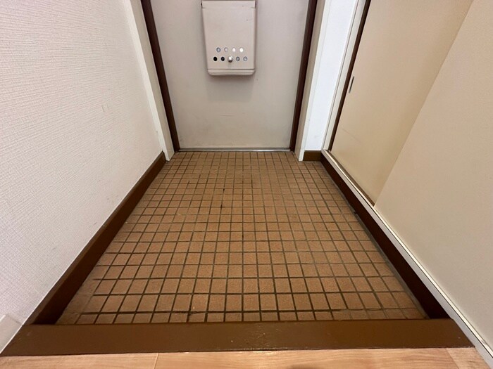 物件内観写真15　(玄関)