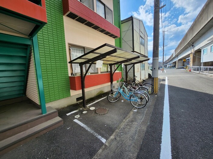 物件外観写真5　(駐輪場)