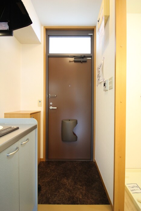 物件内観写真8　(玄関)