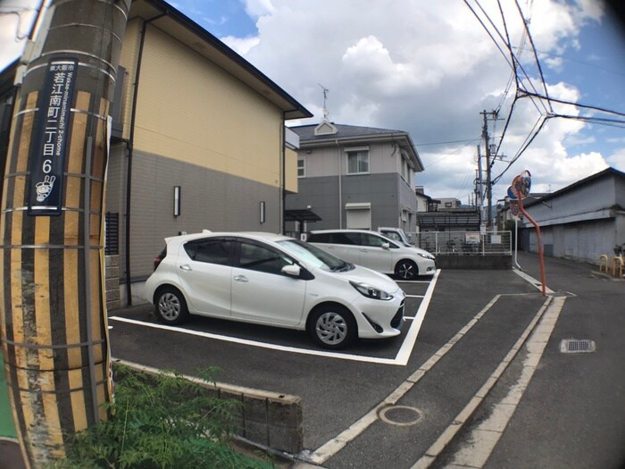 物件外観写真6　(駐車場)