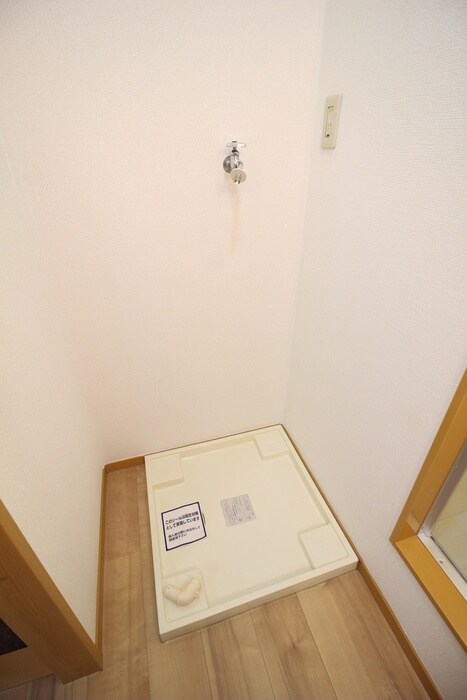 物件内観写真11　(洗濯機置場)