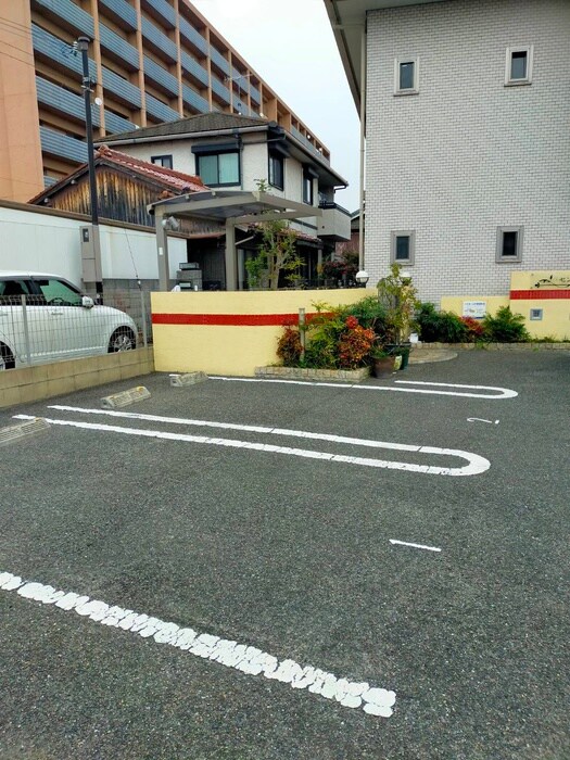 物件外観写真4　(駐車場)