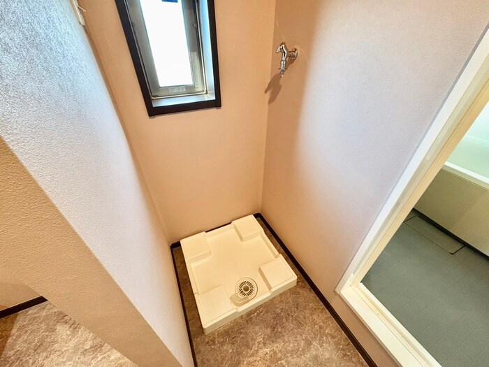 物件内観写真12　(洗濯機置場)