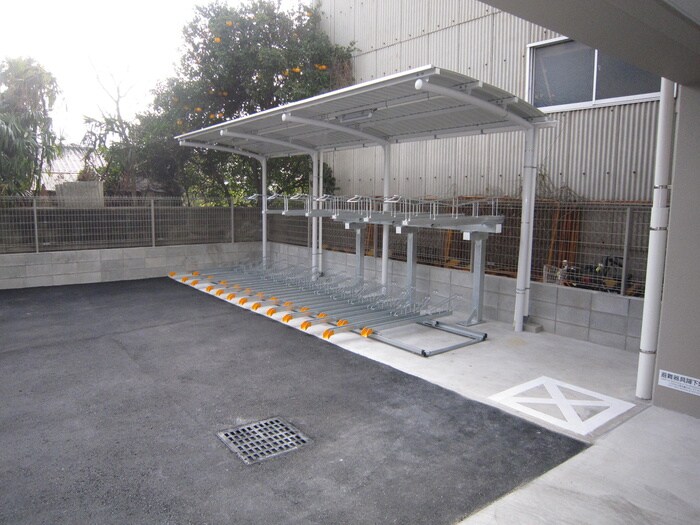 物件外観写真5　(駐輪場)