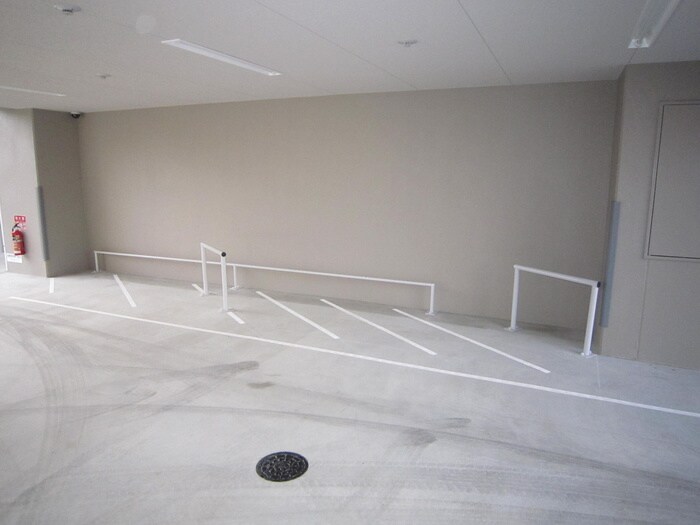 物件外観写真6　(バイク置き場)