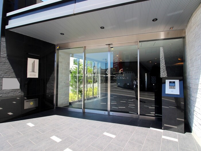 物件外観写真2　(エントランス部分)