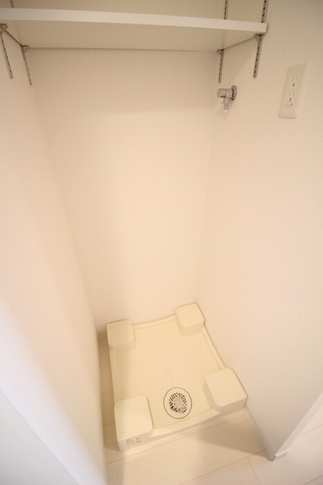 物件内観写真11　(洗濯機置場)