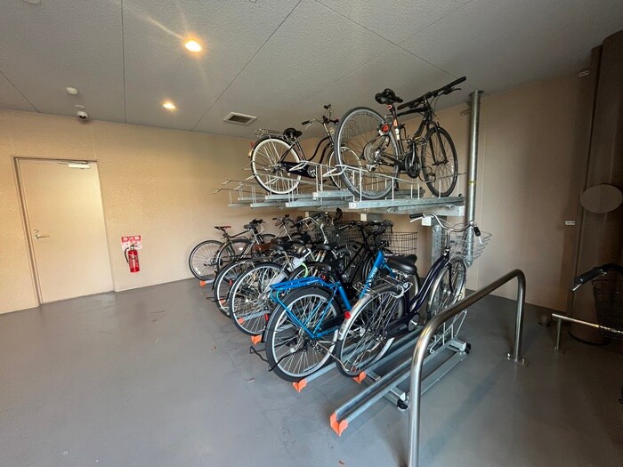 物件外観写真5　(駐輪場)