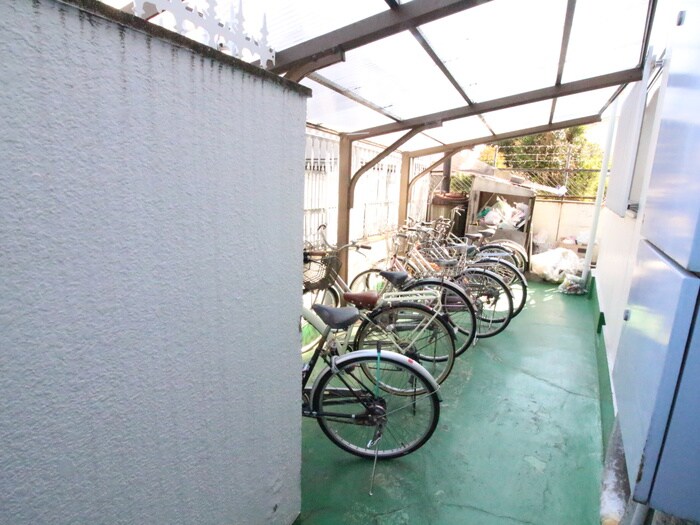 物件外観写真4　(駐輪場)