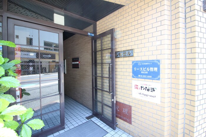 物件外観写真3　(エントランス部分)