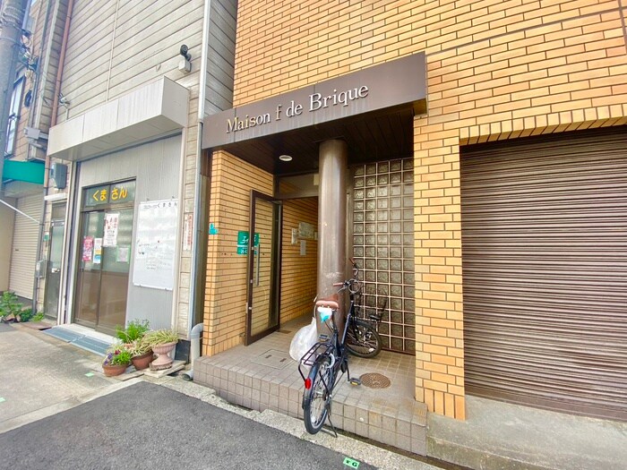 物件外観写真4　(エントランス部分)