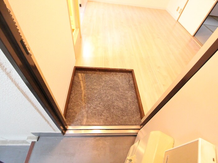 物件内観写真13　(玄関)