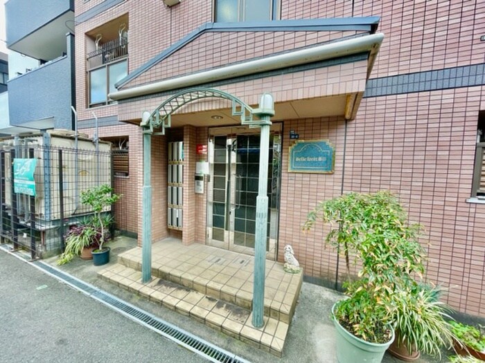 物件外観写真3　(エントランス部分)