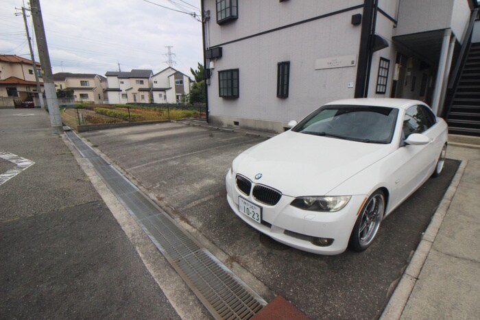 物件外観写真3　(駐車場)