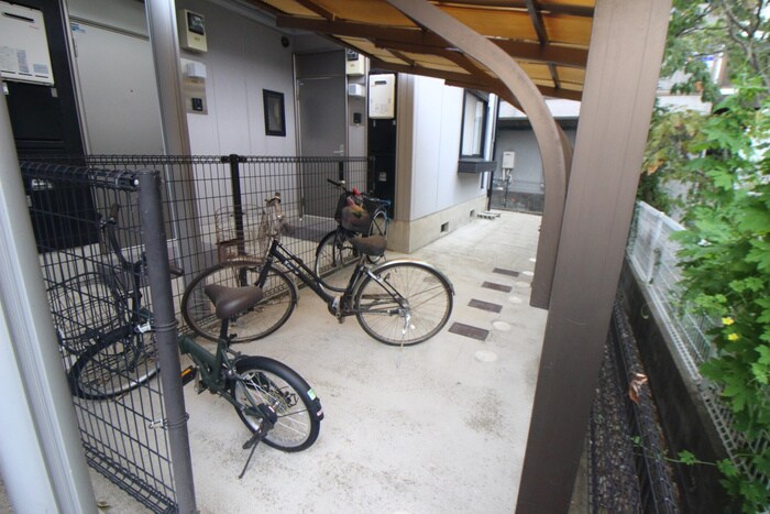 物件外観写真4　(駐輪場)