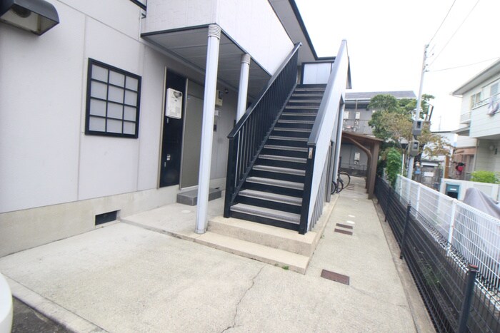 物件外観写真5　(エントランス部分)