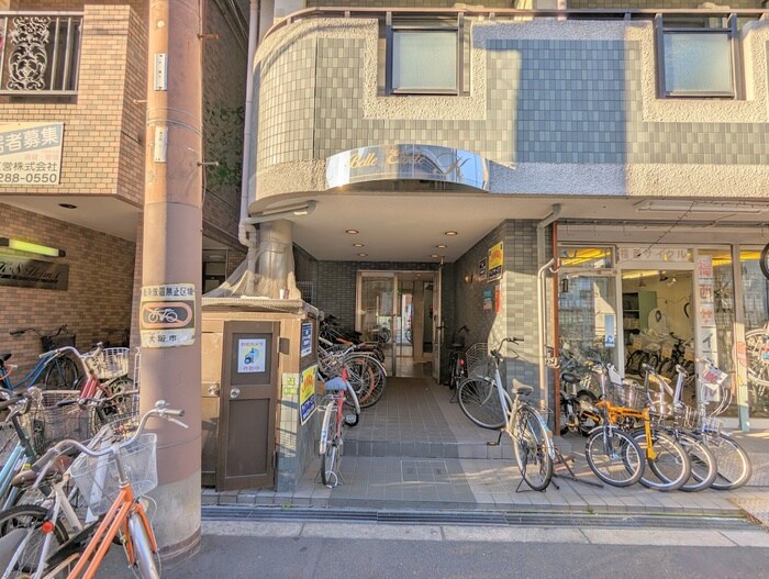 物件外観写真3　(エントランス部分)