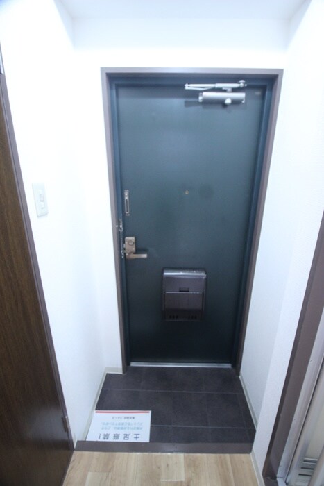 物件内観写真16　(玄関)