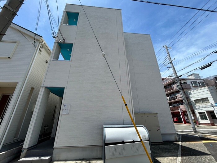 物件外観写真5　(エントランス部分)