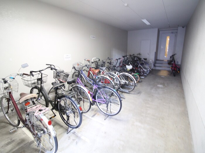 物件外観写真6　(駐輪場)