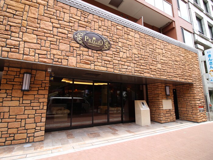 物件外観写真2　(エントランス部分)