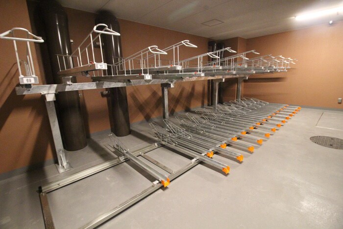 物件外観写真4　(駐輪場)