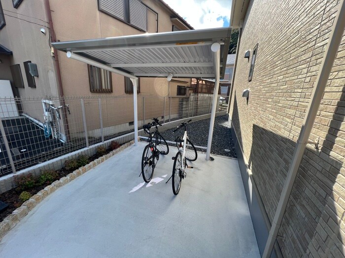 物件外観写真5　(駐輪場)