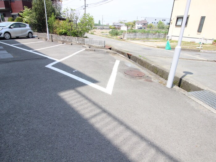 物件外観写真4　(駐車場)