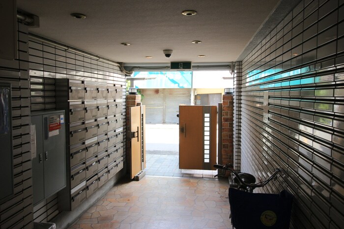 物件外観写真6　(エントランス部分)