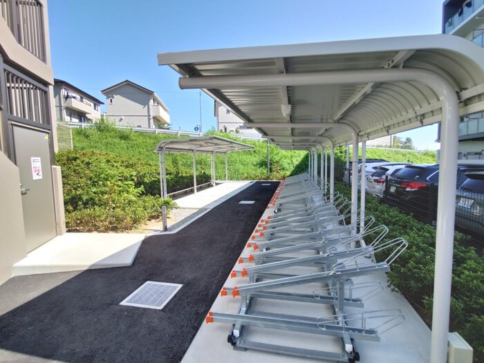 物件外観写真4　(駐輪場)