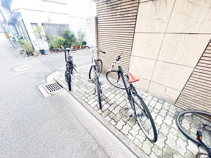 物件外観写真5　(駐輪場)