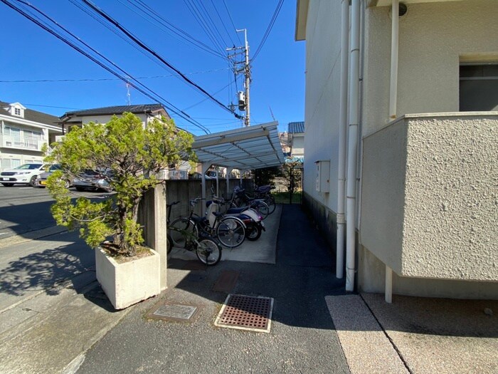 物件外観写真2　(エントランス部分)