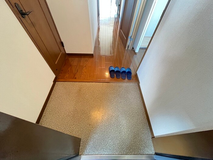 物件内観写真10　(玄関)