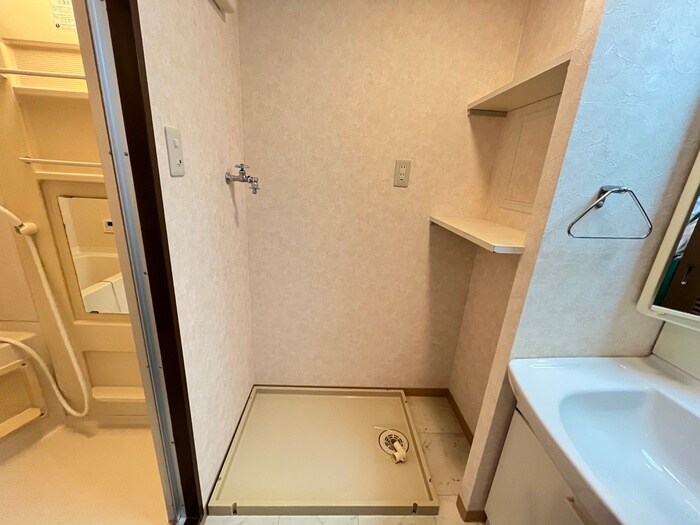 物件内観写真13　(洗濯機置場)