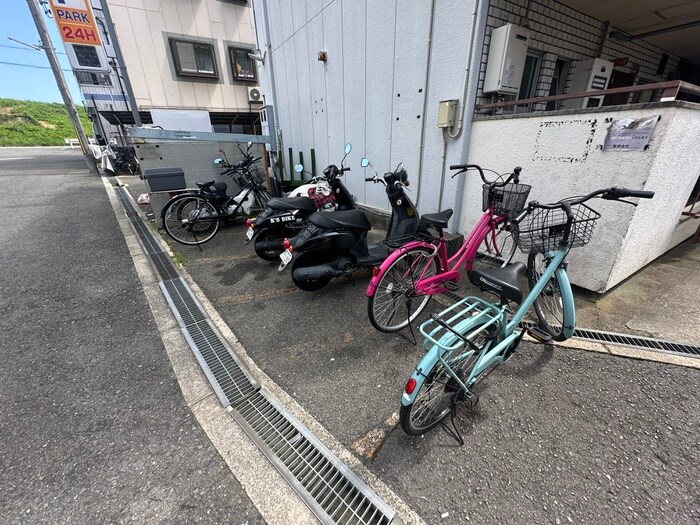 物件外観写真4　(駐輪場)