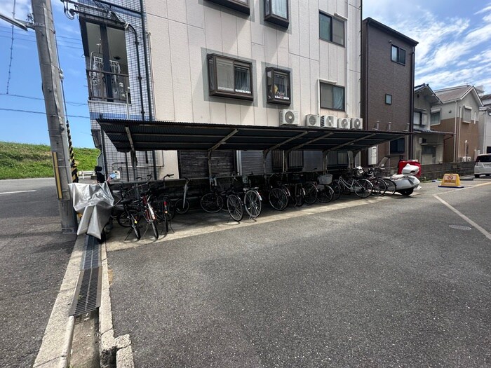 物件外観写真6　(駐輪場)
