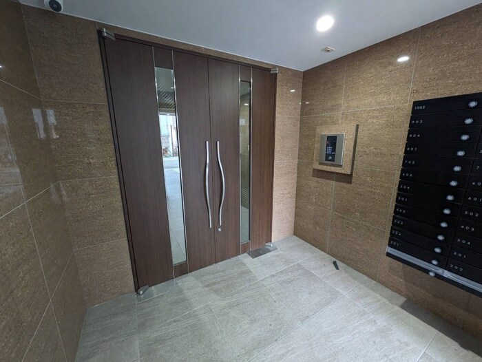 物件外観写真2　(エントランス部分)