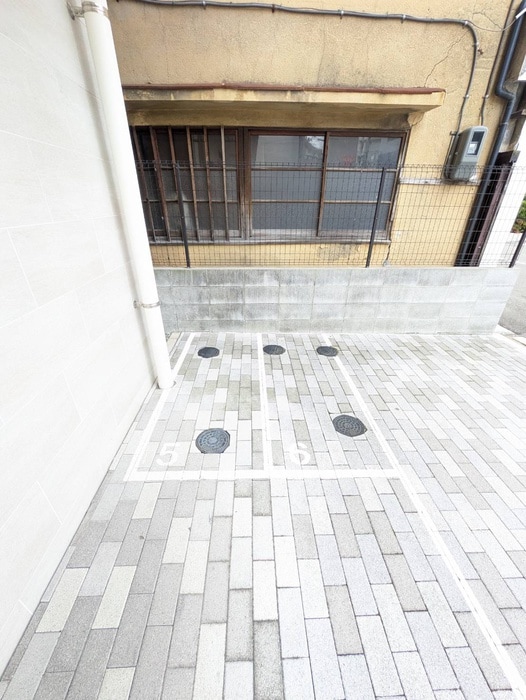 物件外観写真6　(バイク置き場)