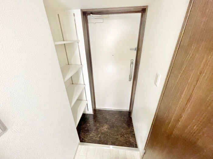 物件内観写真18　(玄関)