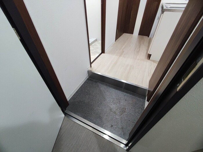 物件内観写真7　(玄関)